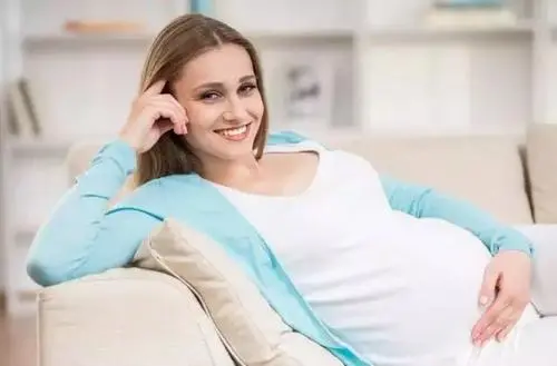 试管婴儿实验室形成的囊胚个数由什么决定？